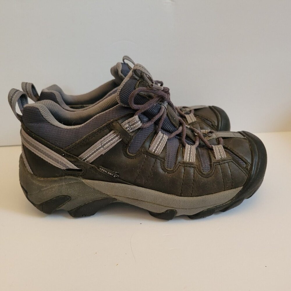 Keen Women's Sandals in Gray and Black